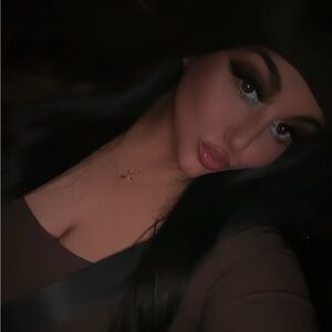 Meet your Posher, Julia